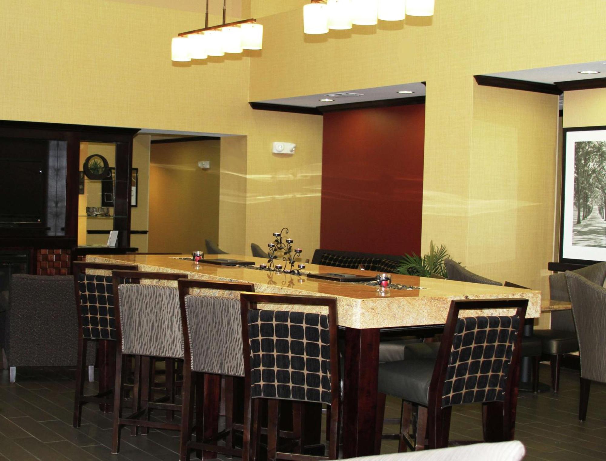 Hampton Inn Суитуотер Экстерьер фото