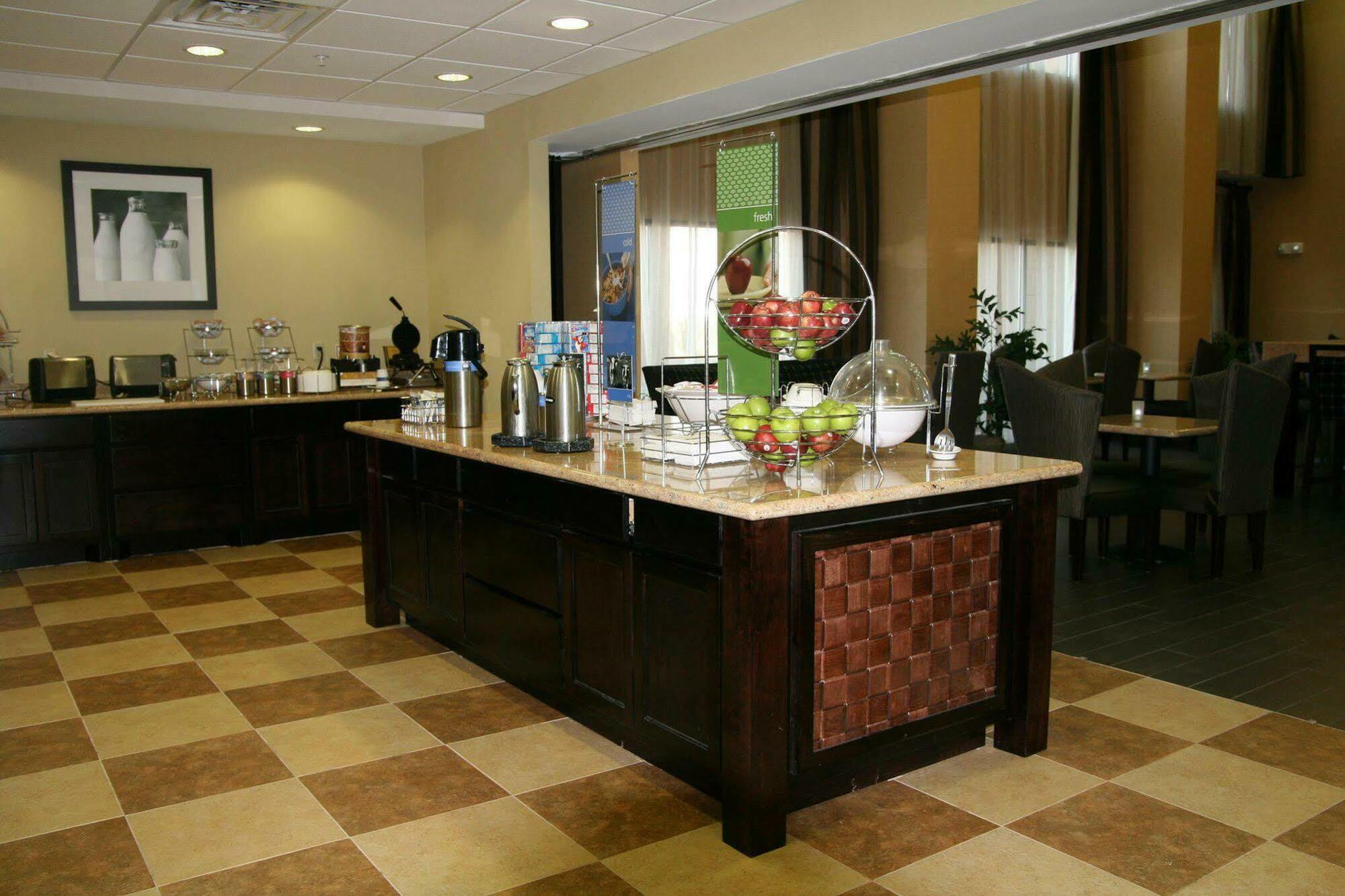 Hampton Inn Суитуотер Экстерьер фото